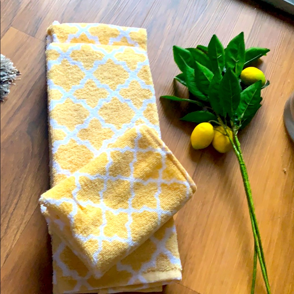 HOST PICK JcPenney Yellow Trellis‎ hand towels and washcloth